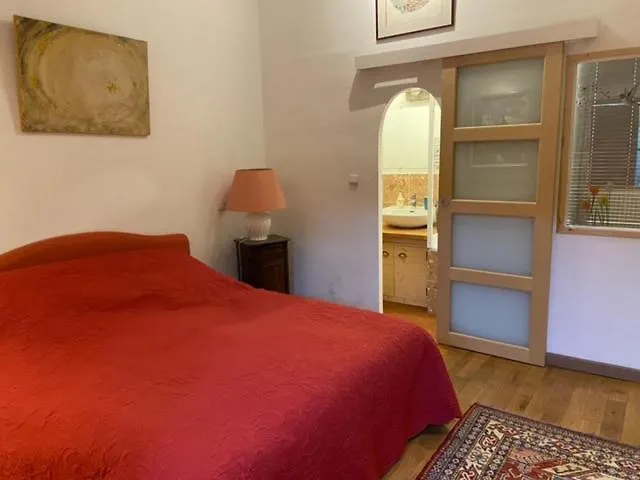 Bed and Breakfast Lesarnauds Aix-en-Provence 0*,  Francja